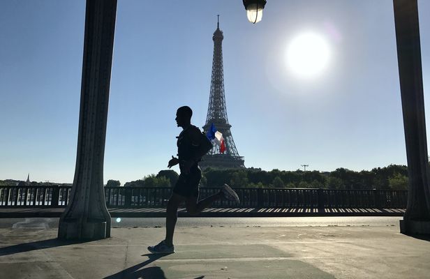 Sunrise and sightseeing run in Paris