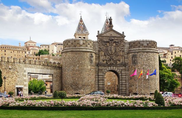 Toledo full-day tour and zipline ticket
