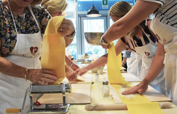 Cooking experience in Rome: pasta, ravioli and tiramisù