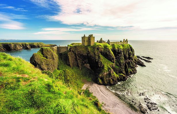 Dunnottar Castle and Royal Deeside small-group tour from Aberdeen