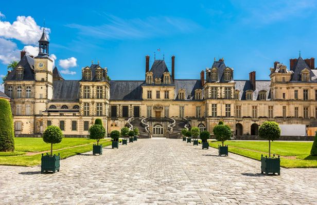 Private day trip to Vaux-le-Vicomte and Fontainebleau from Paris