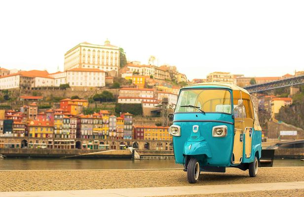 Porto historical center and the best viewpoints on a tuk-tuk
