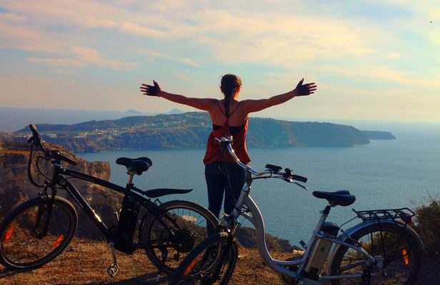 Guided e-bike tour in Santorini