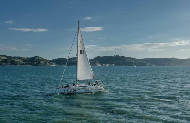 Tagus River private boat tour
