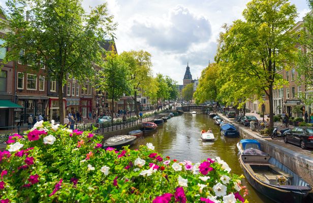 Deluxe private Amsterdam canal boat tour