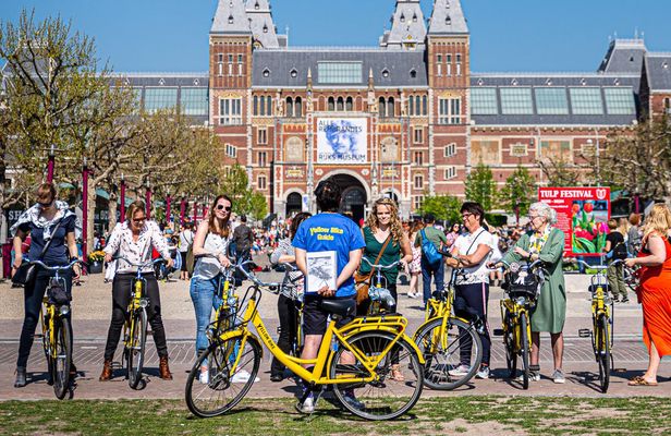 Small-group city bike tour of Amsterdam