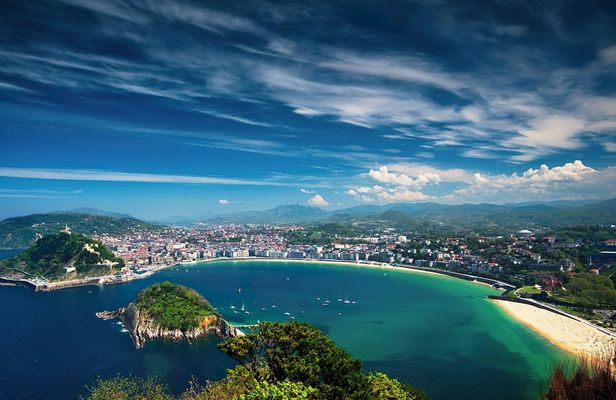 San Sebastián and Biarritz full-day tour from Bilbao