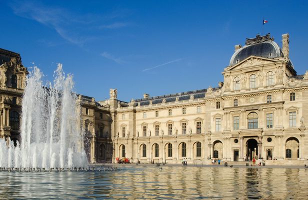 Small-group Louvre museum guided tour