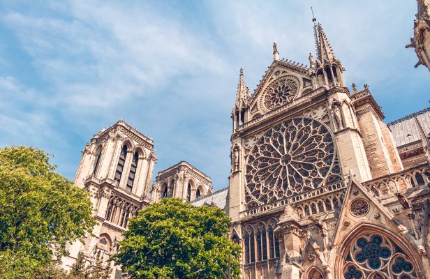 Private theme tour of Medieval Paris