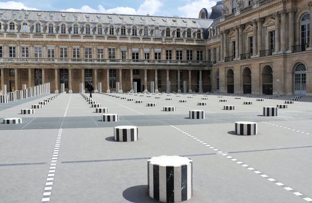 Private theme tour of Neoclassical Paris