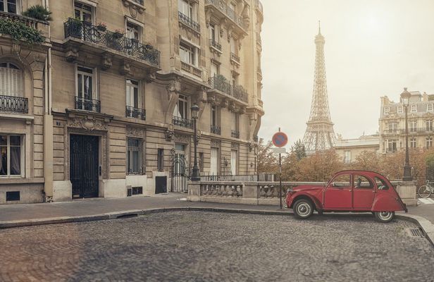 Private tour by night in vintage 2CV with champagne
