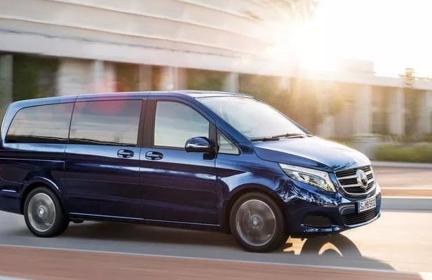 Private transfer from Lisbon to Porto with one-stop