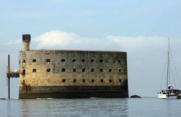 Fort boyard sailing cruise on a catamaran from La Rochelle
