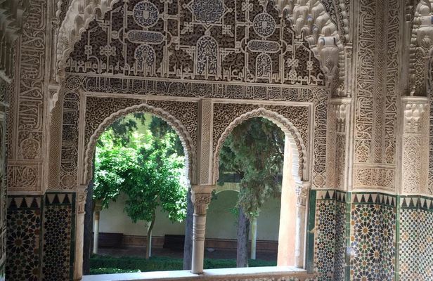 Alhambra and Generalife skip-the-line tickets and guided tour with