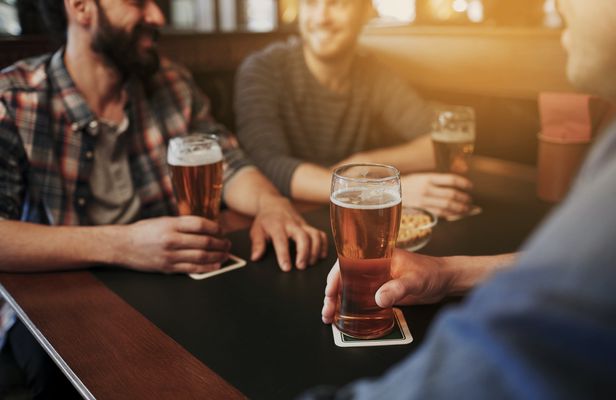 Pub crawl in Tel Aviv