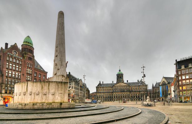 Private World War II tour in Amsterdam