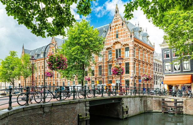 Private financial history tour of Amsterdam