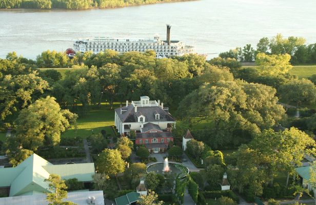Houmas House estate and gardens and Great River Road museum tour combo