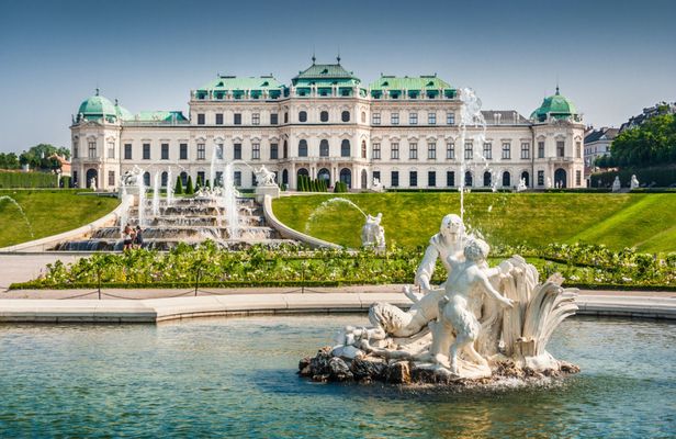 Vienna day trip with Schoenbrunn Palace from Bled