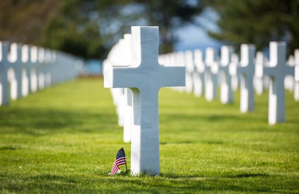 Normandy D-Day tour from Paris with Omaha Beach, American cemetery and cider tasting