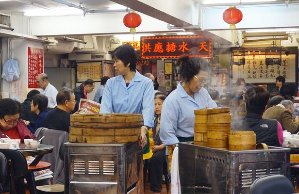 Small-group Hong Kong local food tour