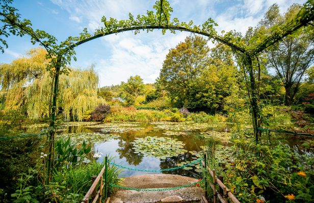 Versailles and Giverny in a Day from Paris