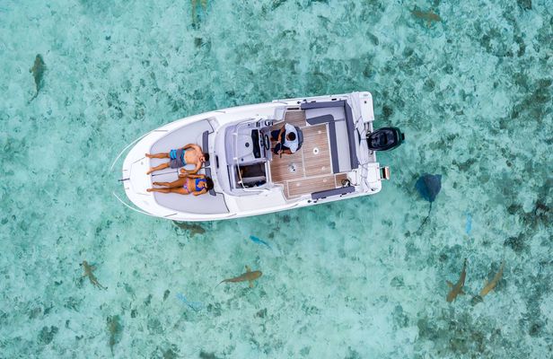 Bora Bora private Cap Camarat 25ft boat rental