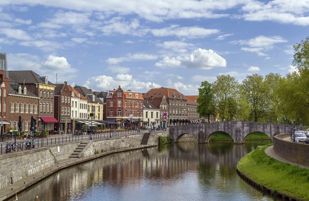 Self guided tour with interactive city game of Roermond
