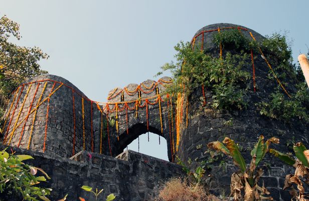 Full-day private tour of Sinhagad Fort and Khadakwasla from Pune