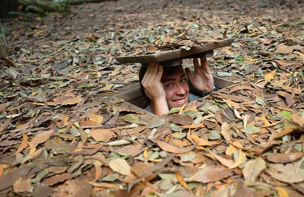 Full-day tour of Ho Chi Minh City and Cu Chi Tunnels
