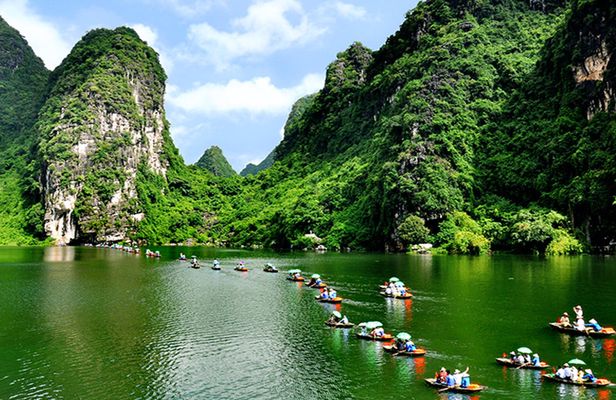Full-day Tam Coc & Hoa Lu ancient capital tour