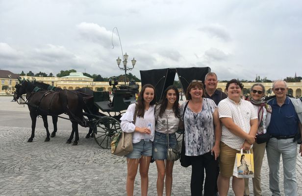 Schönbrunn Palace guided tour with a friendly historian