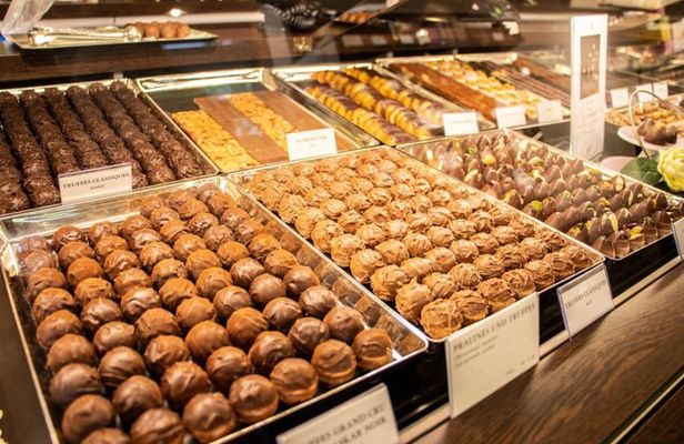 Sweet tour of Geneva's best Chocolatiers with a Local