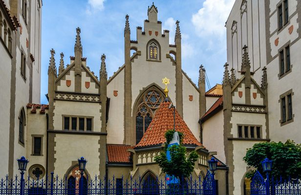 Jewish town walking tour in Prague
