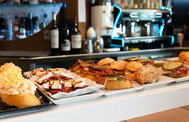 Wine tasting and tapas in Zaragoza