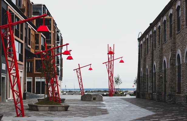 Self-guided Discovery Walk of Tallinn city contrasts beyond the medieval walls