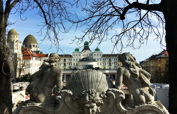Self-guided discovery walk in Budapest’s Gellért Hill