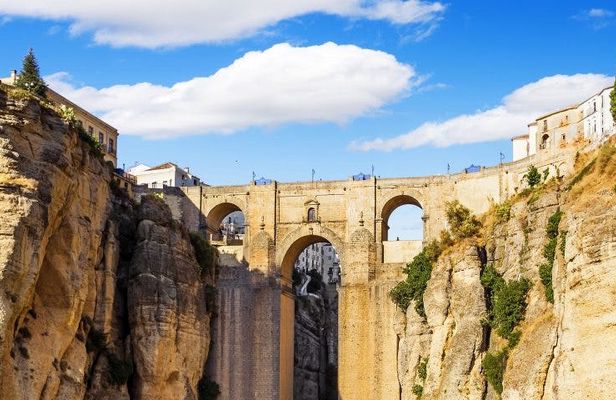Ronda and Setenil de las Bodegas guided tour from Málaga