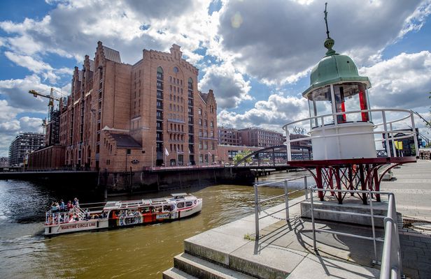 Hop-on hop-off harbor tour with International Maritime Museum ticket