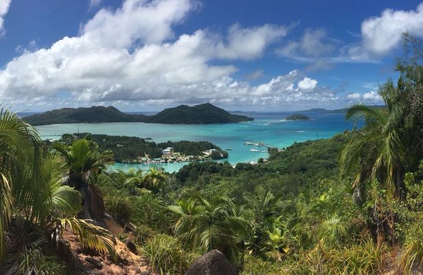 Private nature trail Le Ravin de Fond Ferdinand from Praslin