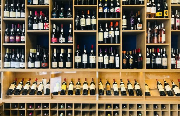 Traditional food tour in Bordeaux