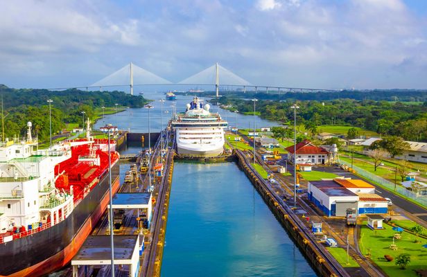 Walking Tour of Panama's Casco Antiguo and Panama Canal