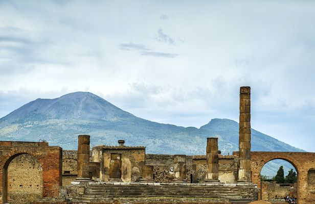 Pompeii and Vesuvius small group tour with tickets included