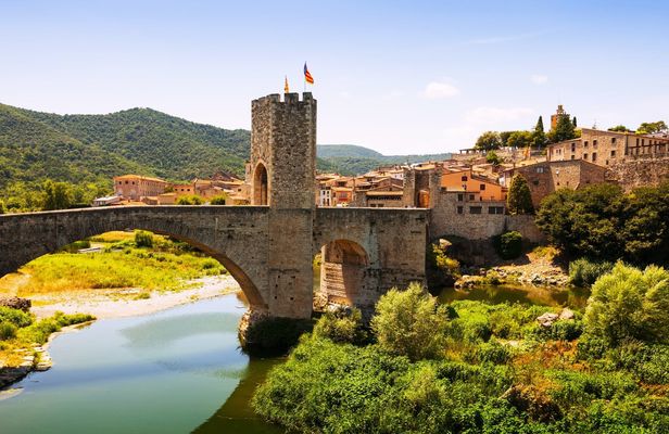 Besalú and Medieval towns small-group tour from Barcelona
