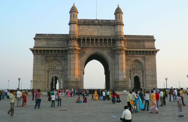 Half-day colonial walking tour in Mumbai
