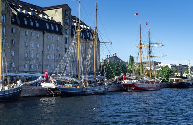 Small group 3-hour walking tour in Copenhagen