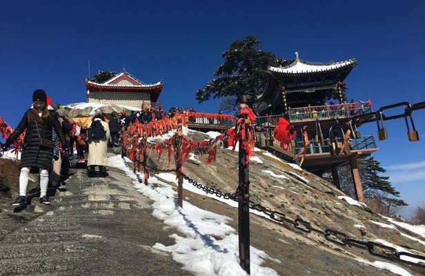 Full day private tour of Huashan Mountain