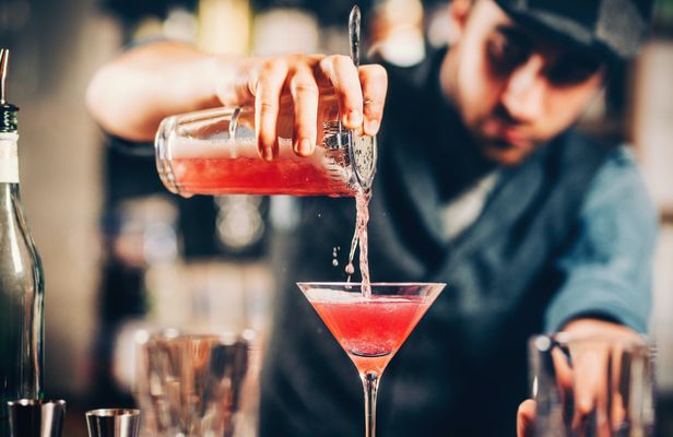 Cocktails masterclass with tapas in Barcelona