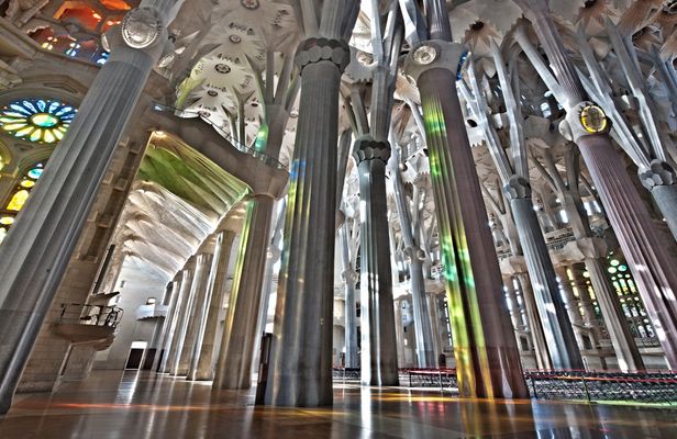 Park Guell and Sagrada Familia private tour with hotel pick-up