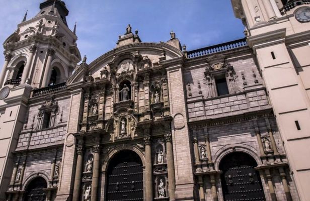 Lima Guided Tour with Larco Museum and Casa Aliaga
